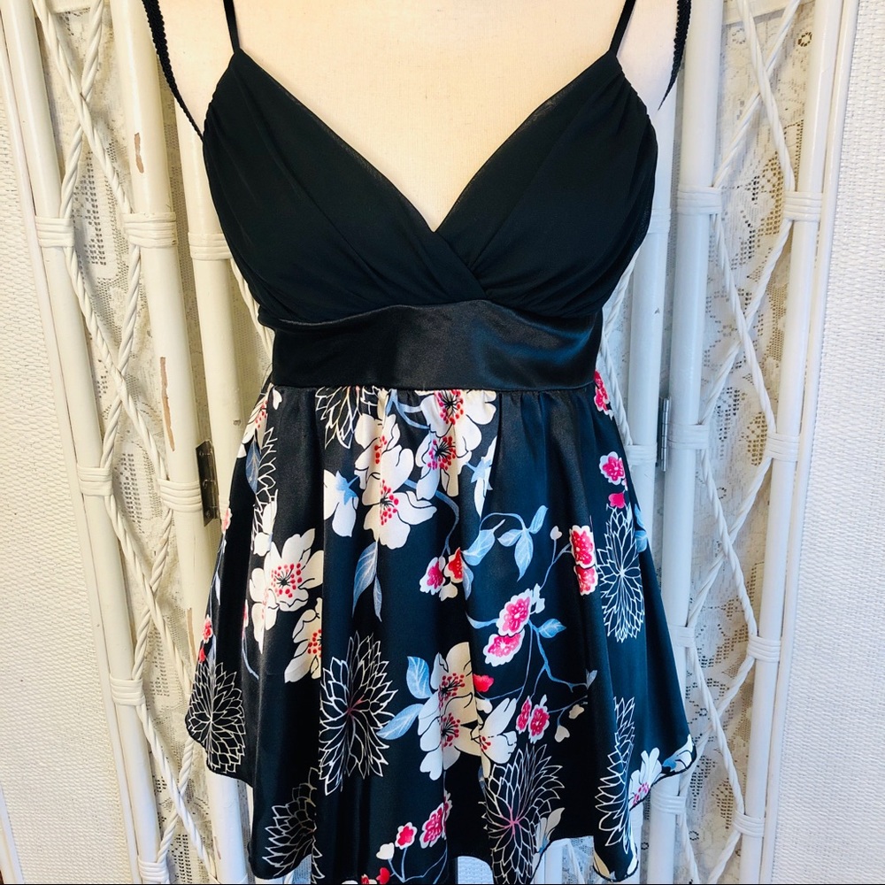 HOT KISS Baby Doll Top Black Pink White  Silky Floral size Medium